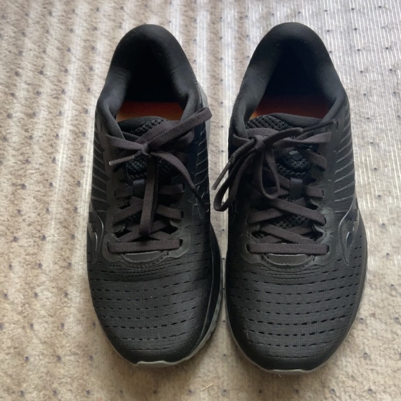 ⭐️Saucony PWRRUN Black Women’s Shoes - Picture 6 of 8